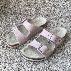 Birkenstock Kid’s Arizona Light Pink Wool Felt Shearling Sandals size 1